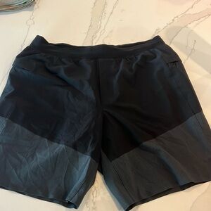 Lululemon athletic shorts with side zip pockets